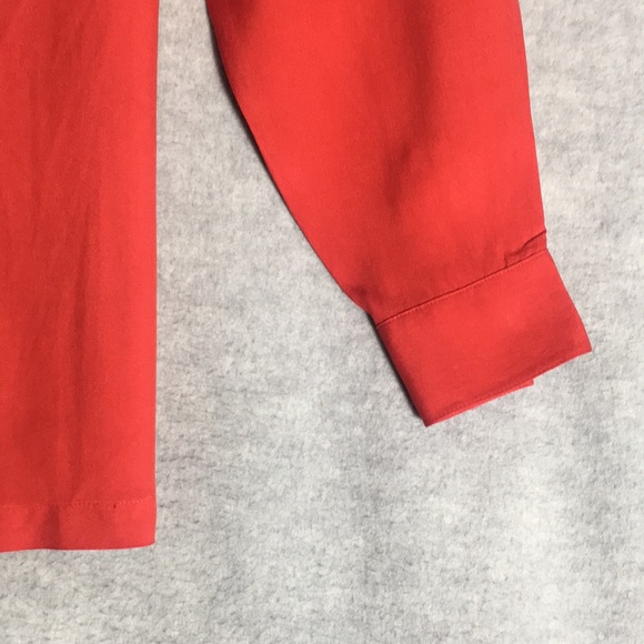 CHRISTIE & JILL Silk Classic 2 Pocket Button Up Shirt with 4 1/2” Side Split - Picture 5 of 16